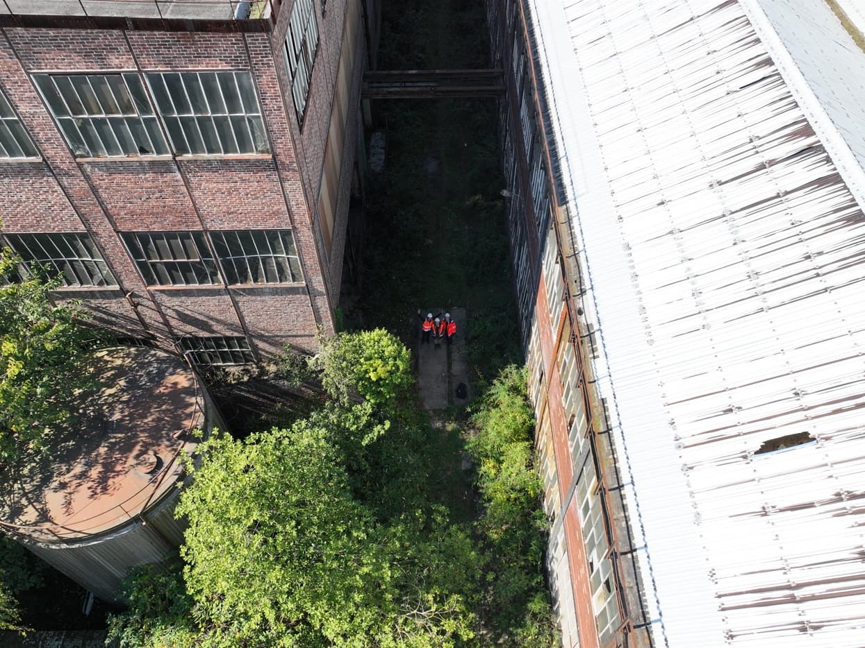 zone d'accès contrainte pour inspection par drone d'un ouvrage industriel