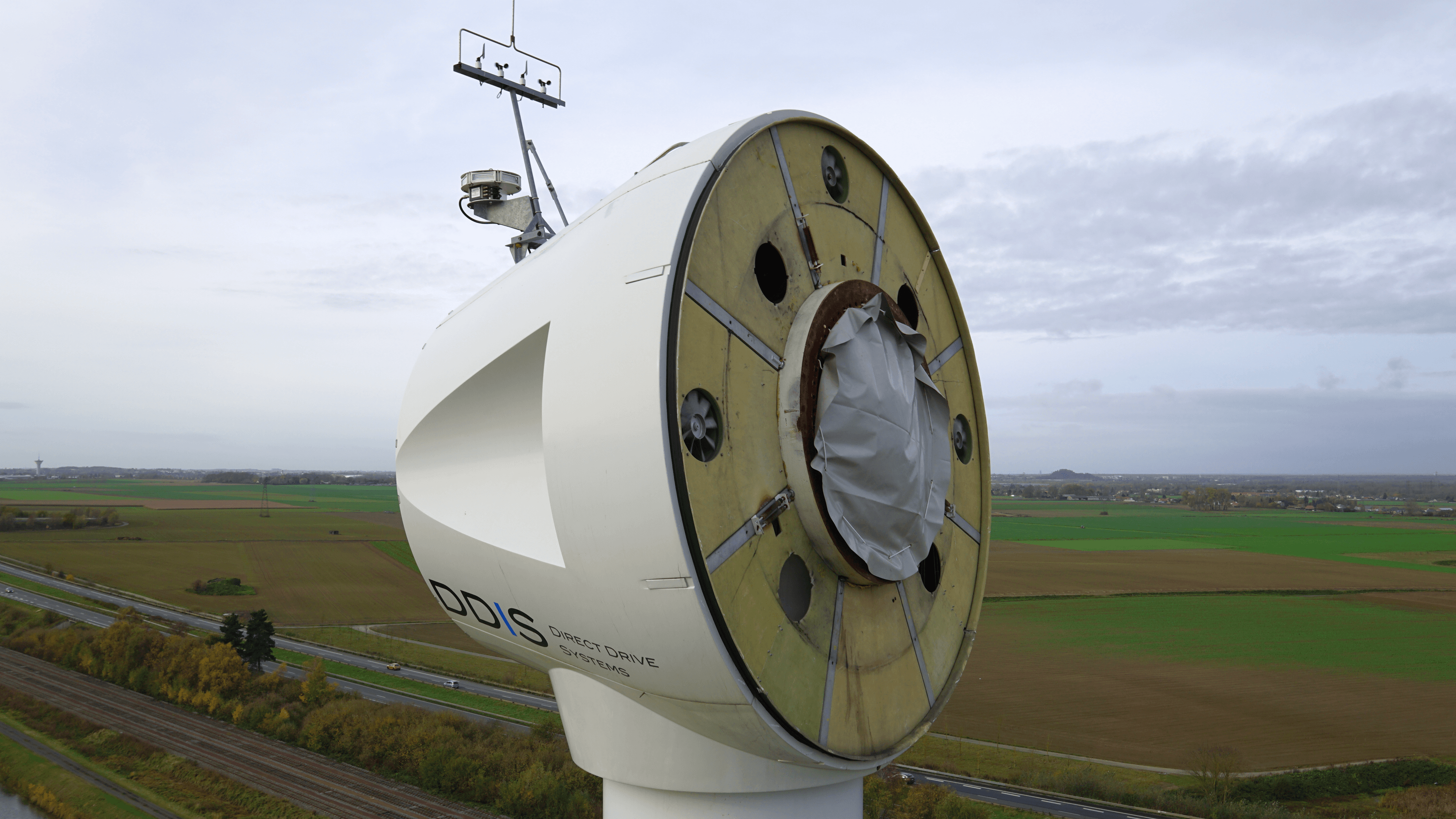 Inspection de la nacelle d'une éolienne par drone