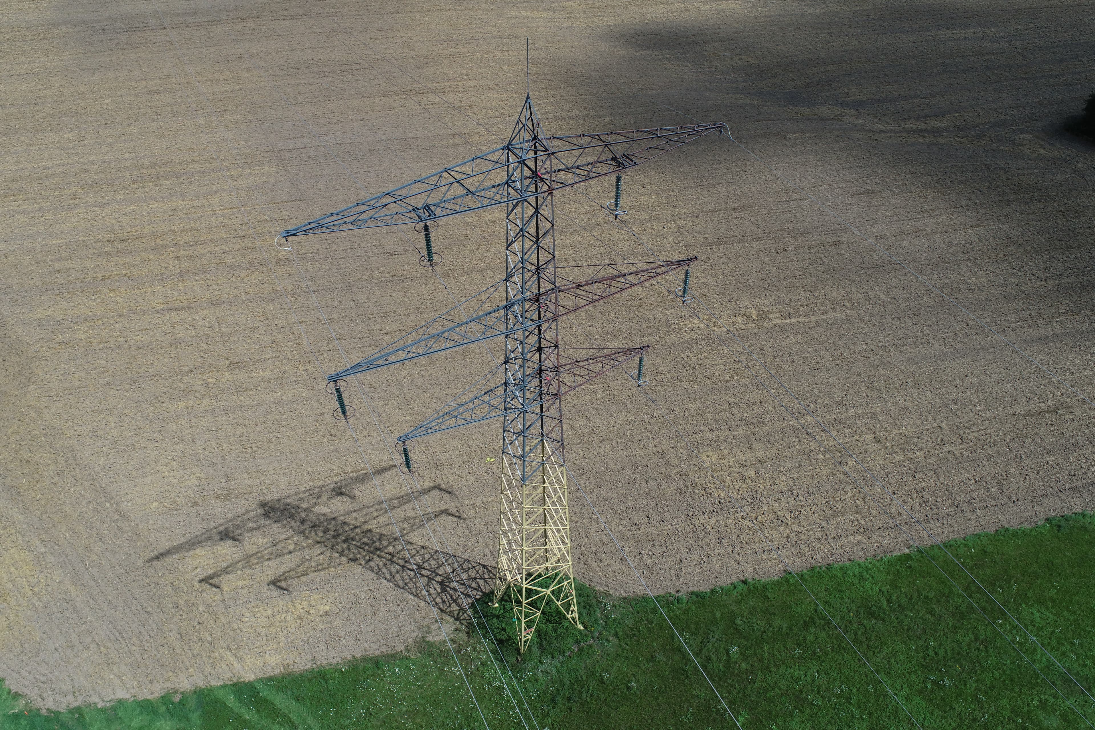 Inspection d'un pylône électrique par drone